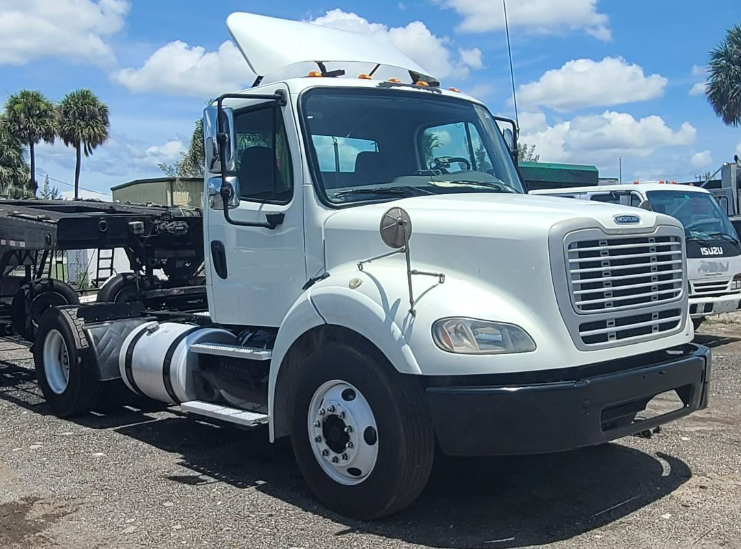 2013 FREIGHTLINER M2 112